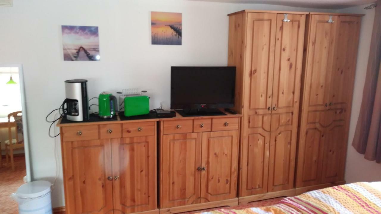 Urlaub Bei Hauenstein Apartamento Born Exterior foto